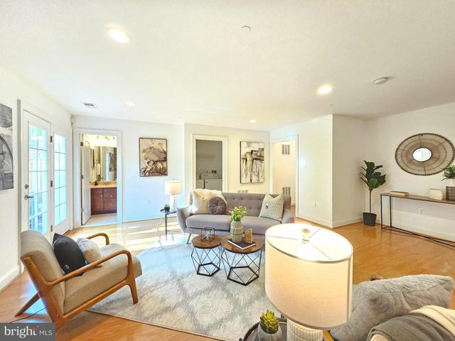 $1,370,000 | 1552 Red Twig Lane, McLean, VA 22101