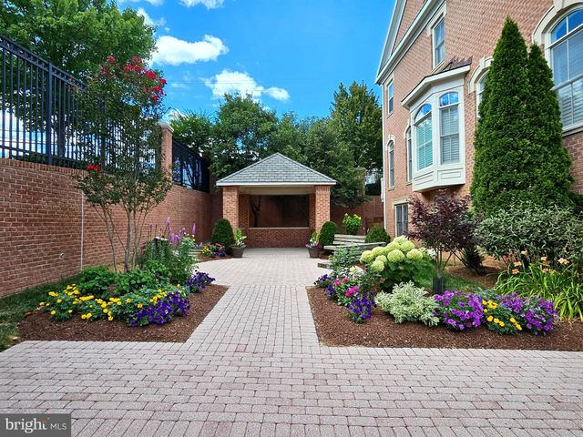 $1,370,000 | 1552 Red Twig Lane, McLean, VA 22101