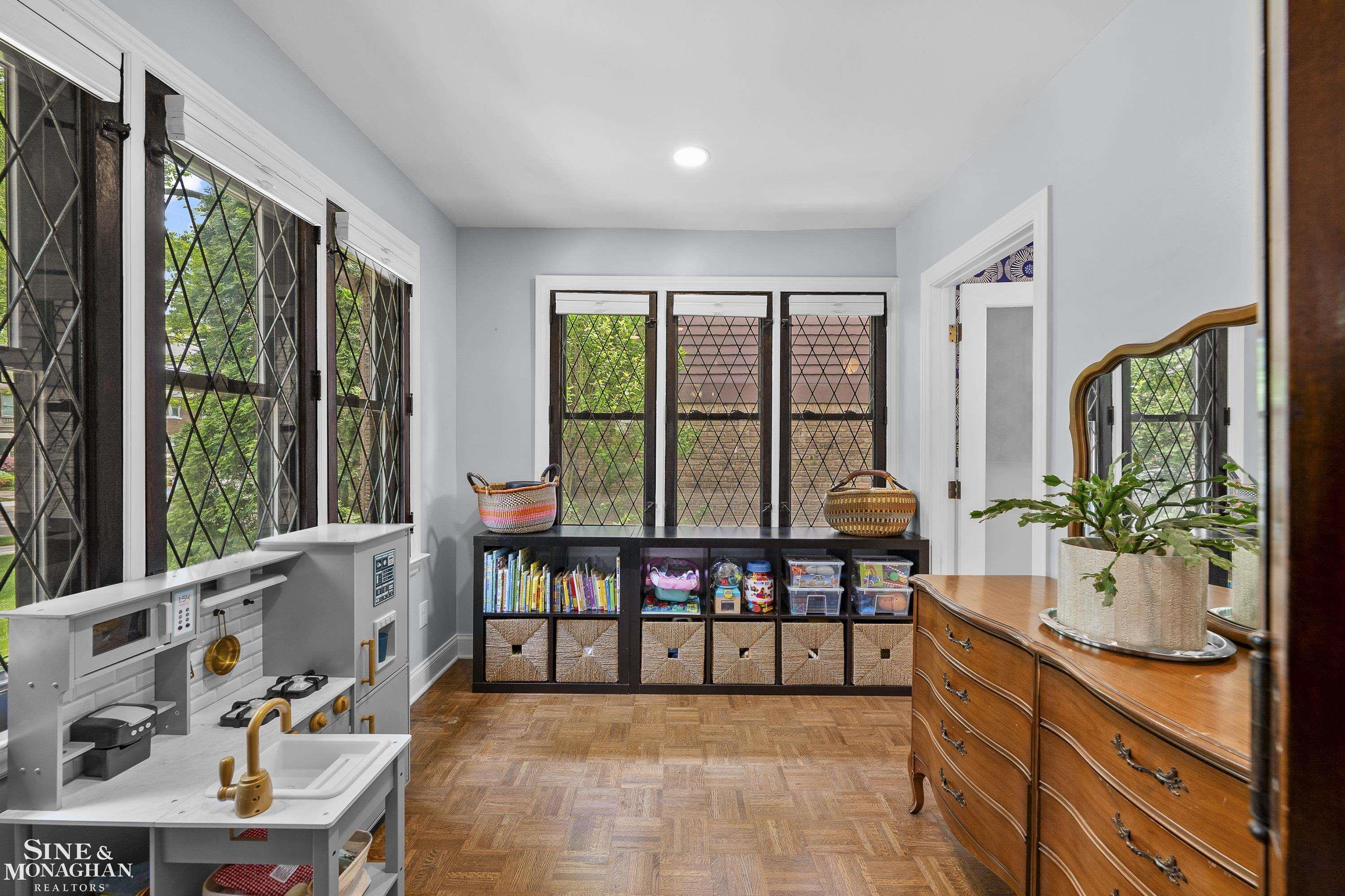 1231 Grayton Street Grosse Pointe, MI 48230 - Photo 14 of 53 50209299-a3fd16f6-06a0-4f93-a737-6ba6d281bddb.JPG