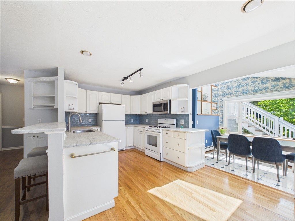 119 Hemlock Road South Kingstown, RI 02879 - Photo 10 of 46