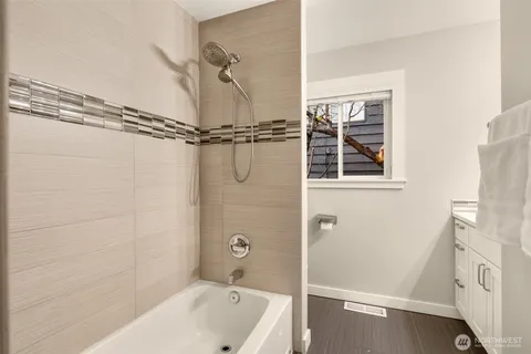 $1,279,998 | 7010 Northeast 153rd Place, Kenmore, WA 98028