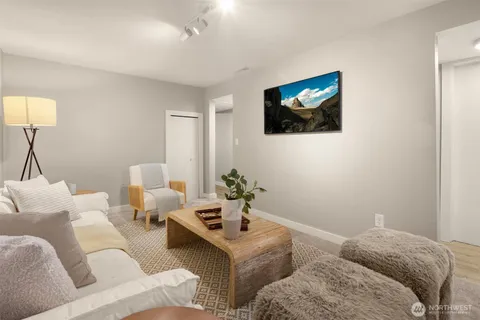 $1,279,998 | 7010 Northeast 153rd Place, Kenmore, WA 98028