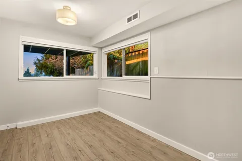 $1,279,998 | 7010 Northeast 153rd Place, Kenmore, WA 98028