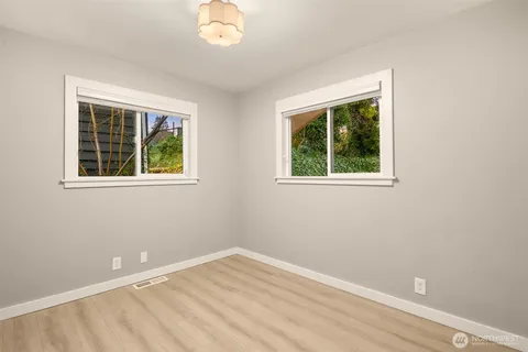 $1,279,998 | 7010 Northeast 153rd Place, Kenmore, WA 98028