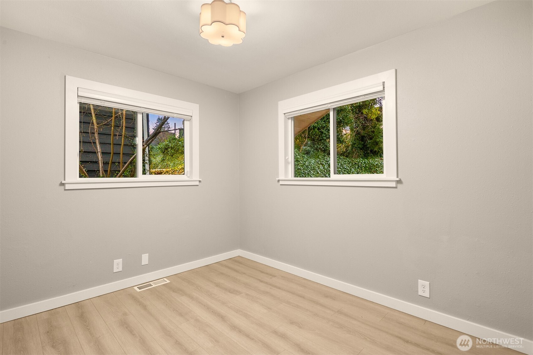 7010 Northeast 153rd Place Kenmore, WA 98028 - Photo 32 of 37