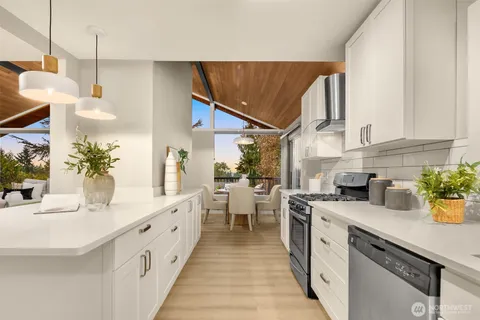 $1,279,998 | 7010 Northeast 153rd Place, Kenmore, WA 98028