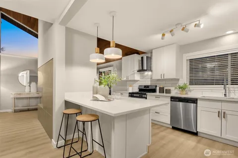 $1,279,998 | 7010 Northeast 153rd Place, Kenmore, WA 98028