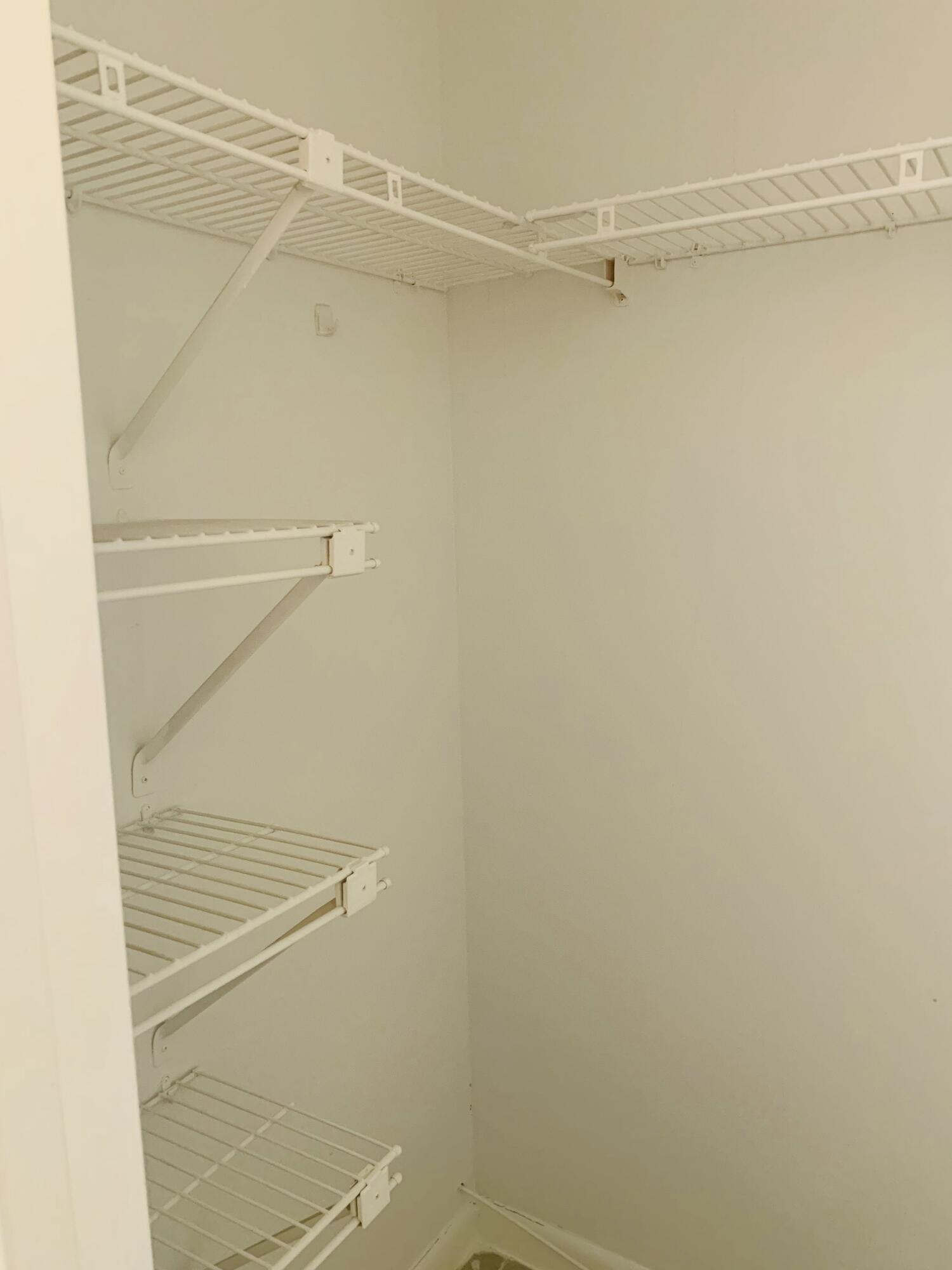 7 Suffolk A Boca Raton, FL 33434 - Photo 11 of 19 a view of a small room