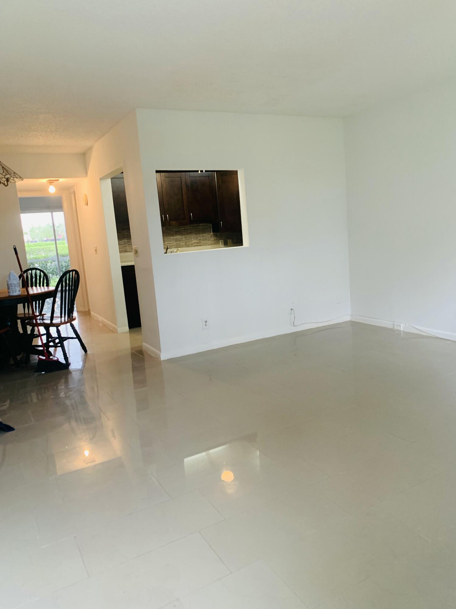 7 Suffolk A Boca Raton, FL 33434 - Photo 12 of 19 a view of a livingroom with furniture