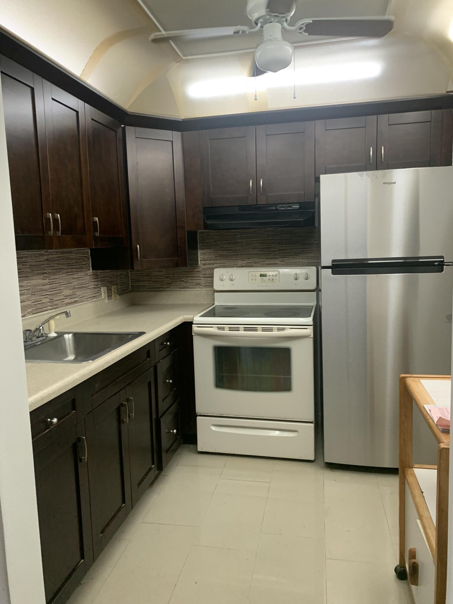 7 Suffolk A Boca Raton, FL 33434 - Photo 2 of 19 a kitchen with a stove cabinets and refrigerator