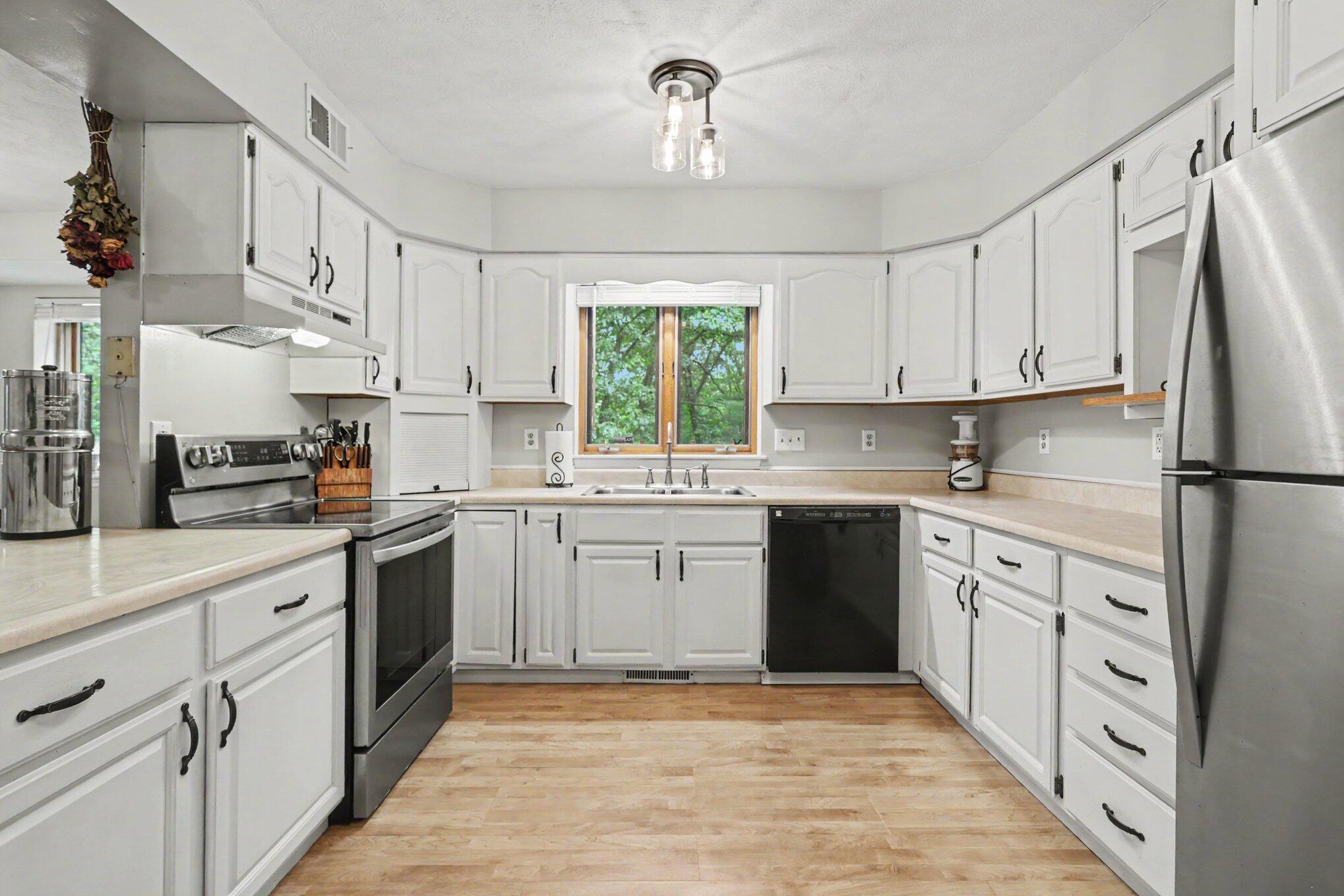 2985 West Kirby Road Battle Creek, MI 49017 - Photo 11 of 31 009_file_2629