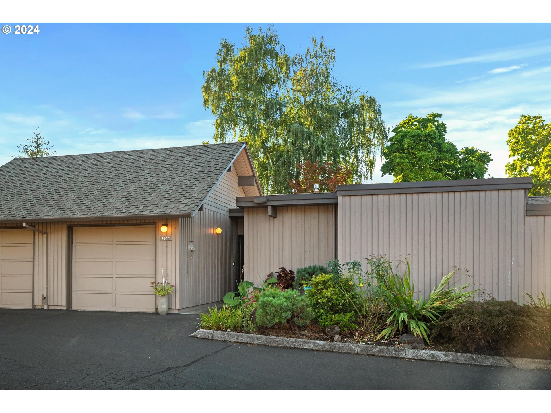 7944 Southwest Scholls Ferry Road Beaverton, OR 97008 - Photo 3 of 35 Gallery Image 3