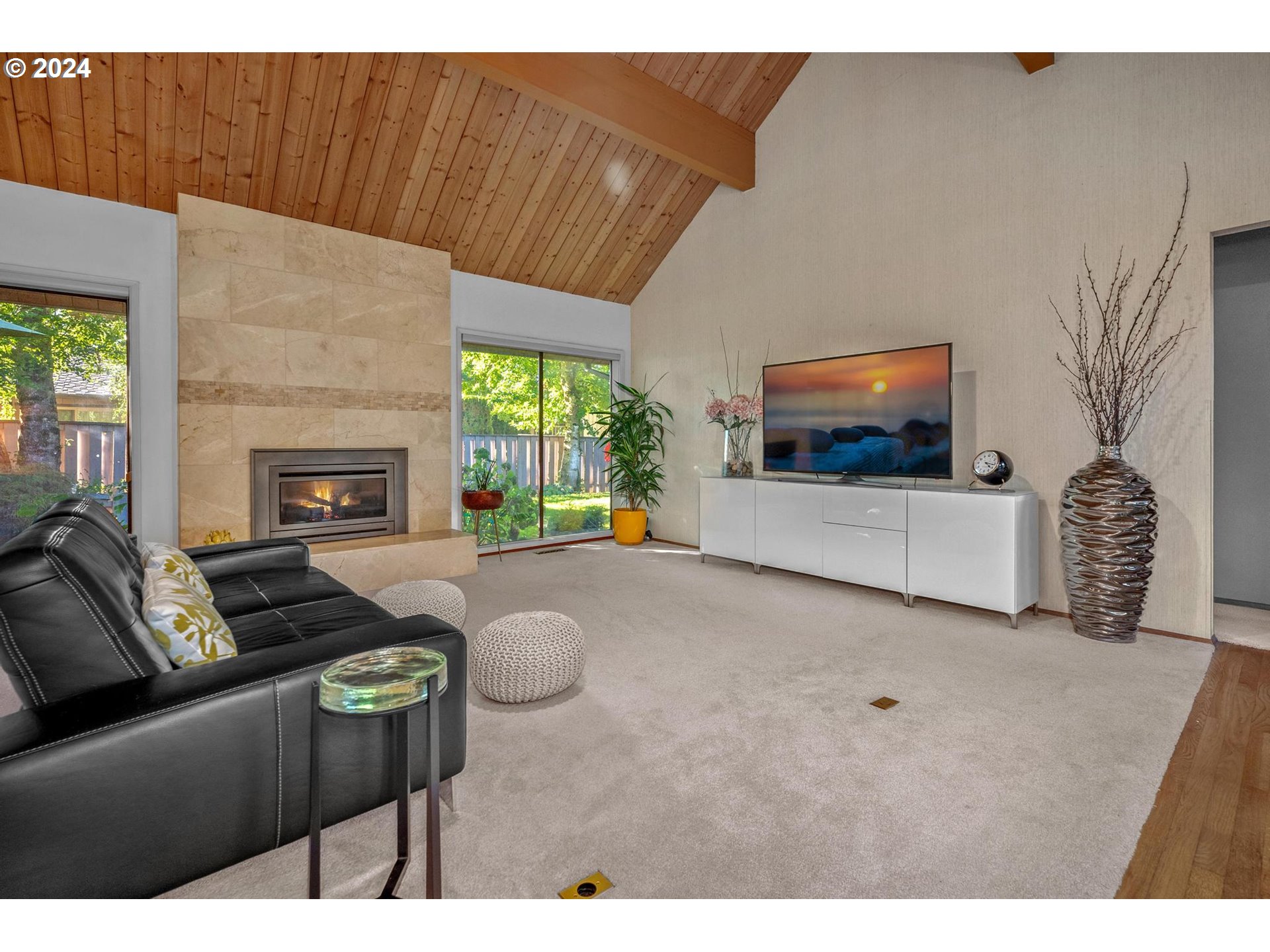 7944 Southwest Scholls Ferry Road Beaverton, OR 97008 - Photo 9 of 35 Living Room