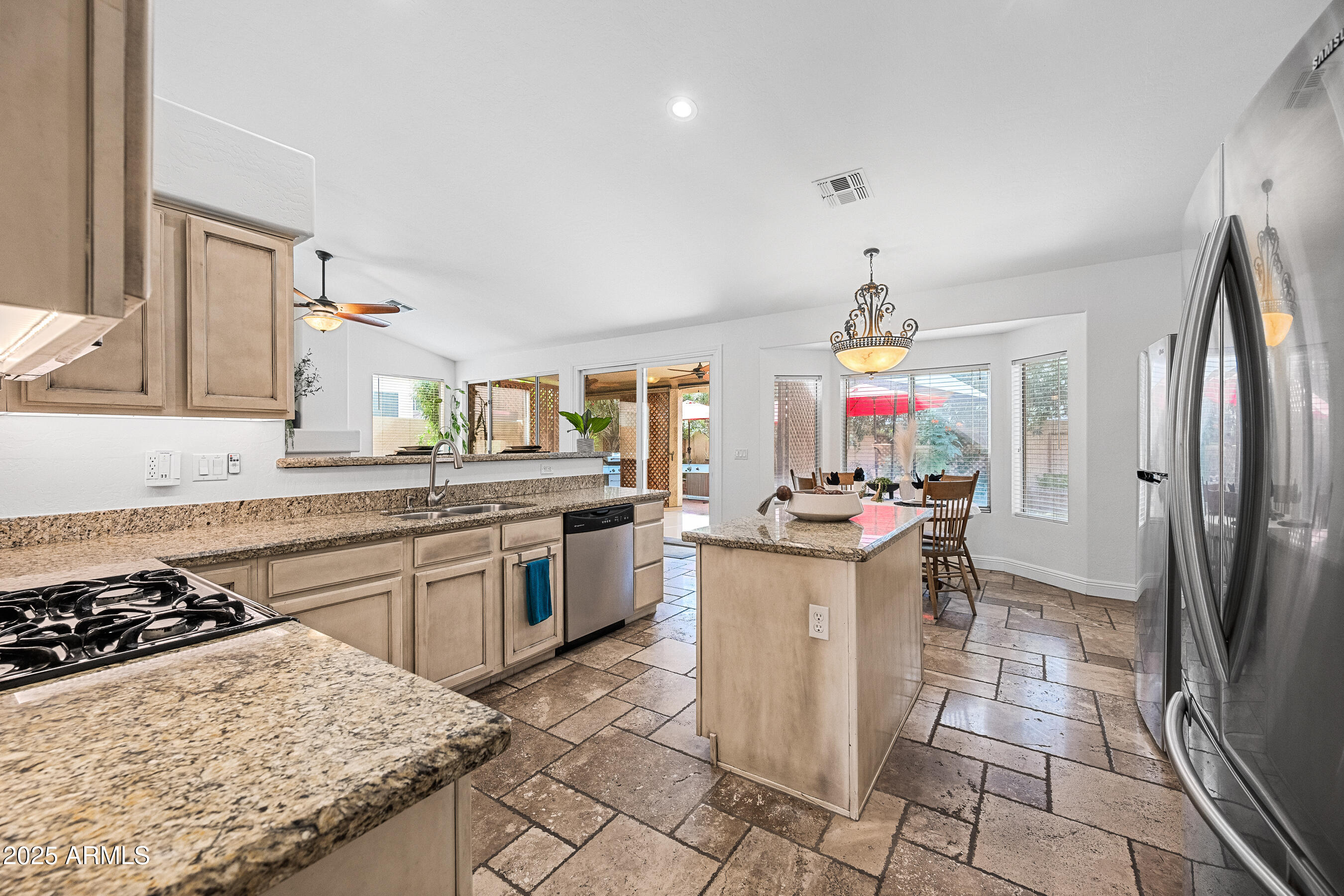 1541 West Chilton Avenue Gilbert, AZ 85233 - Photo 21 of 71 Kitchen