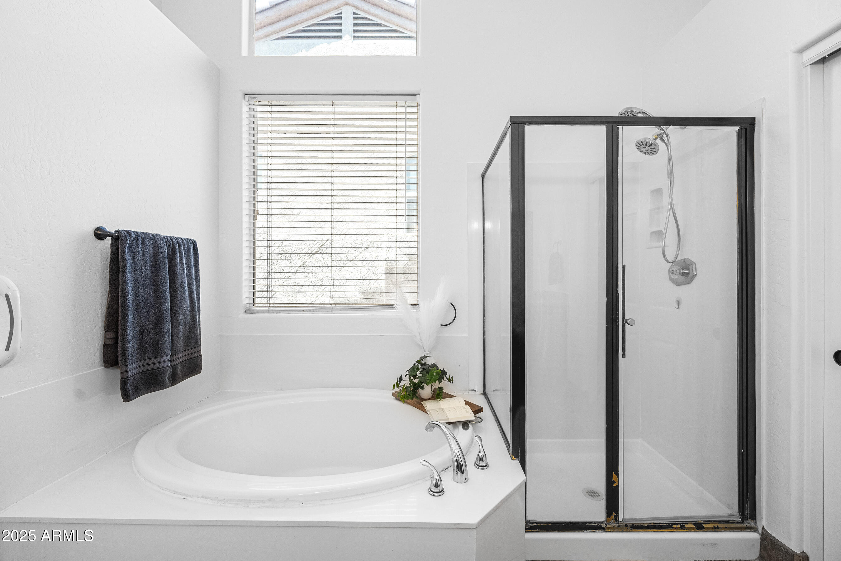 1541 West Chilton Avenue Gilbert, AZ 85233 - Photo 35 of 71 a bathroom with a bathtub and a window