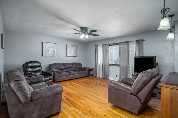 $299,900 | 817 16th Street, Bettendorf, IA 52722