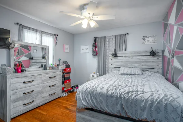 $299,900 | 817 16th Street, Bettendorf, IA 52722