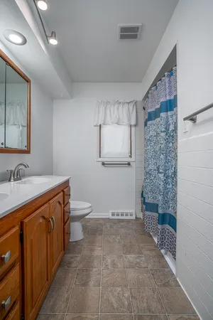 $299,900 | 817 16th Street, Bettendorf, IA 52722