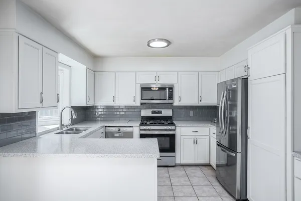 $299,900 | 817 16th Street, Bettendorf, IA 52722