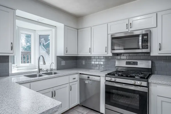 $299,900 | 817 16th Street, Bettendorf, IA 52722