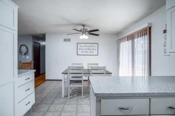 $299,900 | 817 16th Street, Bettendorf, IA 52722