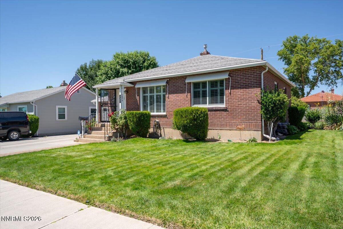 725 Wilkinson Avenue Reno, NV 89502 - Photo 3 of 29 03-725 Wilkinson Ave Reno NV 89502 (3 of