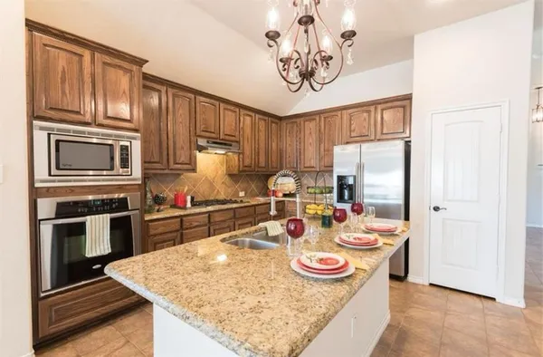 $2,800 | 8617 Laughing Waters Trail, McKinney, TX 75070