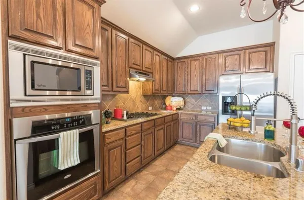 $2,800 | 8617 Laughing Waters Trail, McKinney, TX 75070