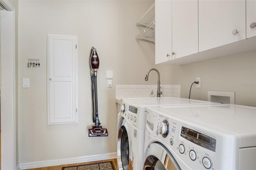 622 Pine Ranch East Road Osprey, FL 34229 - Photo 34 of 45 Laundry room