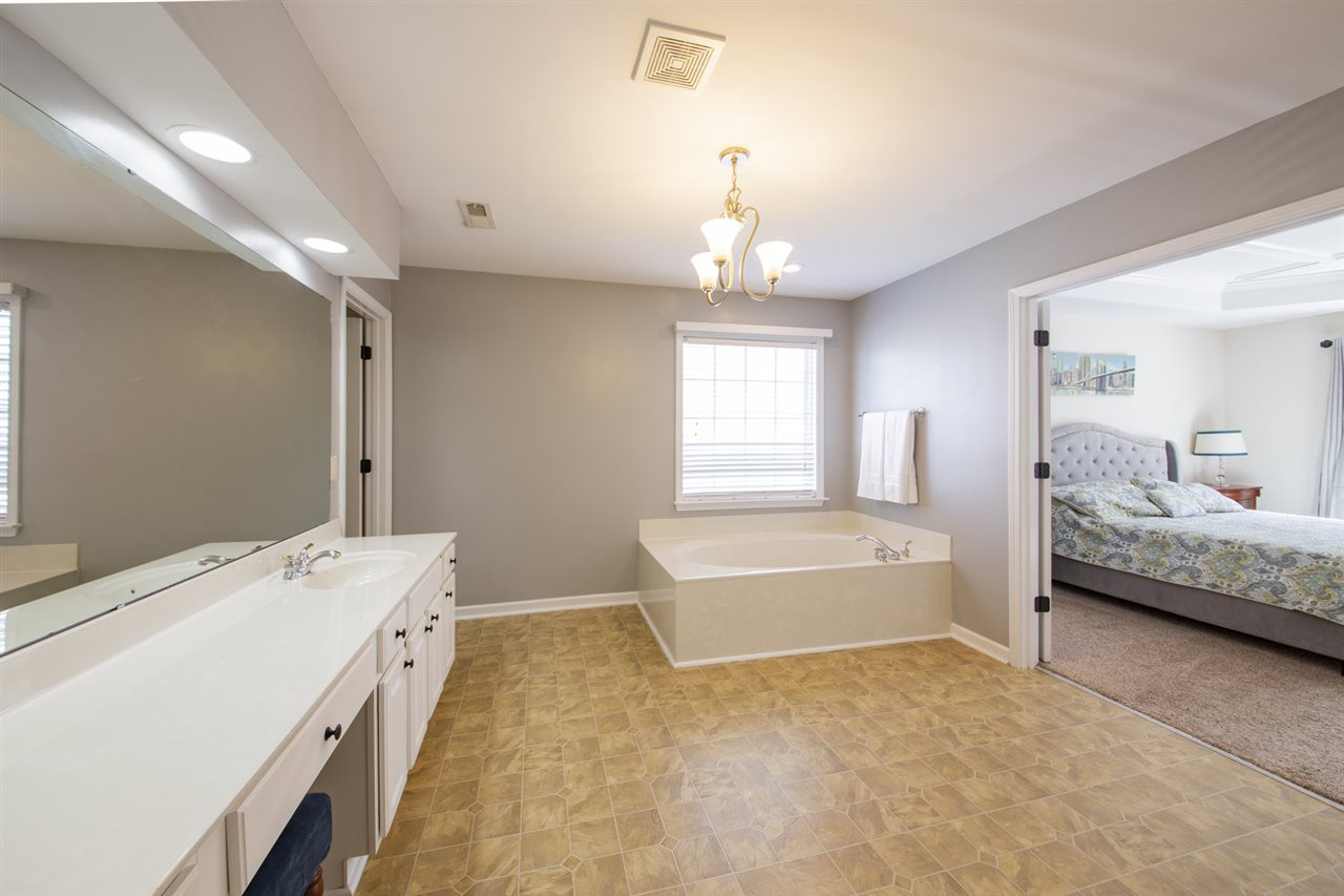 7600 Silver View Lane Raleigh, NC 27613 - Photo 16 of 30 Master Bath/Spa