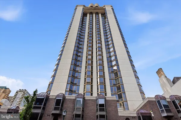 $2,400 | 2018-32 Walnut Street, Unit 23J, Philadelphia, PA 19103