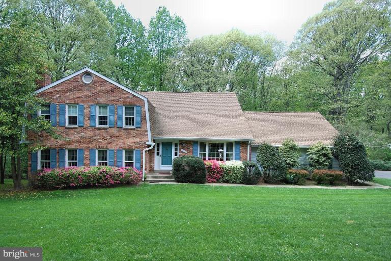 11731 Quay Road Oakton, VA 22124 - Photo 1 of 29 Exterior (Main)
