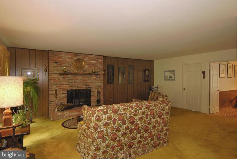 11731 Quay Road Oakton, VA 22124 - Photo 3 of 29 Family Room