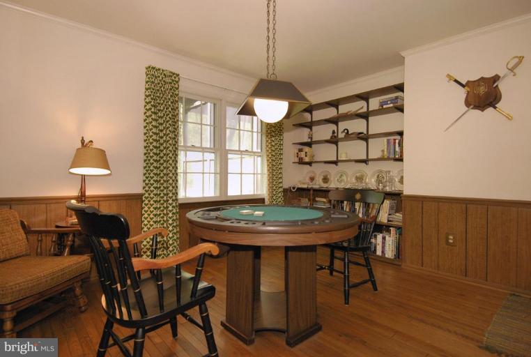 11731 Quay Road Oakton, VA 22124 - Photo 4 of 29 Library