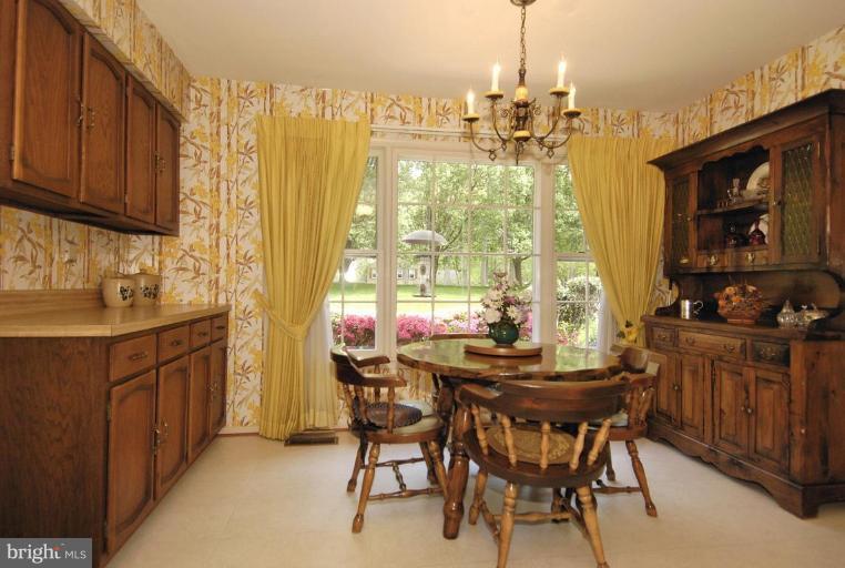 11731 Quay Road Oakton, VA 22124 - Photo 7 of 29 Breakfast Area