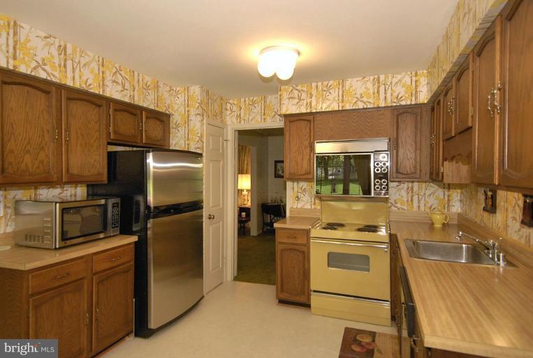 11731 Quay Road Oakton, VA 22124 - Photo 8 of 29 Kitchen