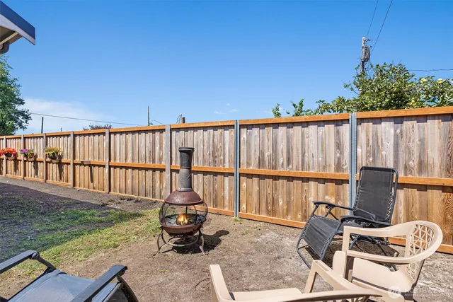 $453,000 | 111 East 1st Street, South Bend, WA 98586