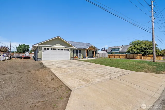 a view of house with street view