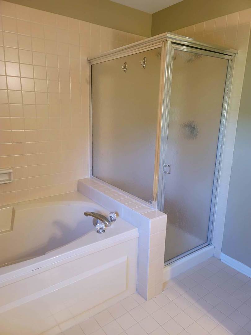950 Ripple Brook Lane Elgin, IL 60120 - Photo 23 of 38 a bathroom with a bathtub and a shower