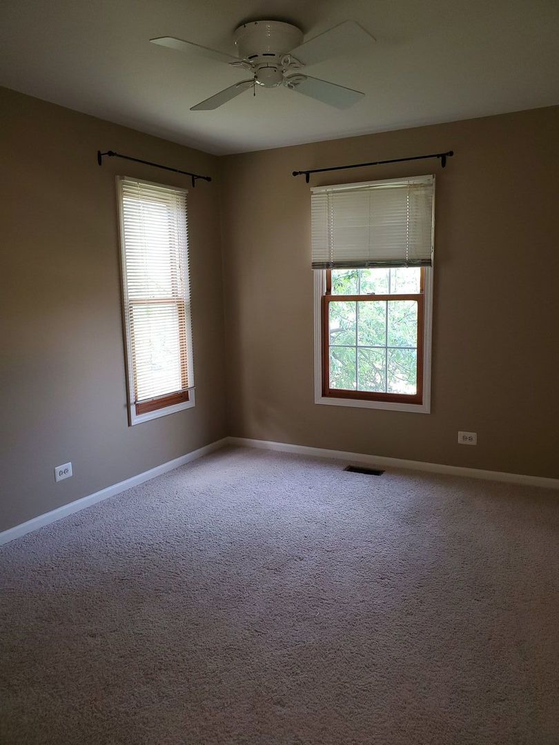 950 Ripple Brook Lane Elgin, IL 60120 - Photo 25 of 38 an empty room that has a window