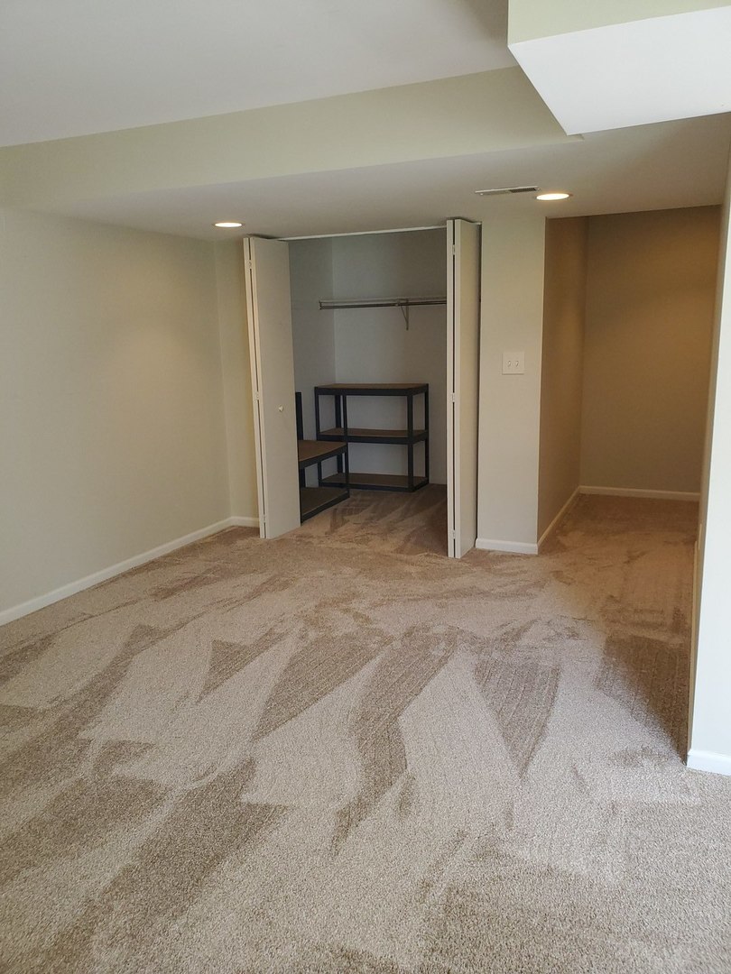 950 Ripple Brook Lane Elgin, IL 60120 - Photo 33 of 38 an empty room with a empty space