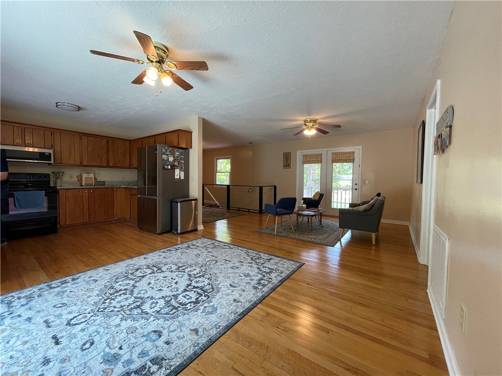 649 State Rd S-37-577 Salem, SC 29676 - Photo 12 of 50 Eating Area