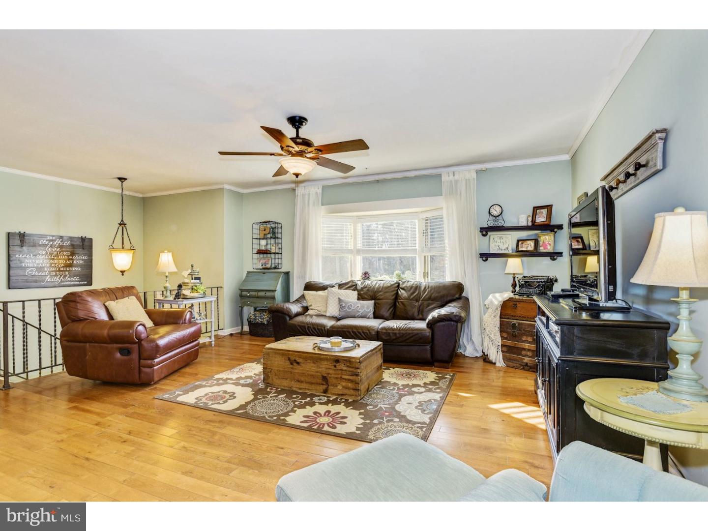 108 Hilltop Road Atco, NJ 08053 - Photo 5 of 25 Living Room