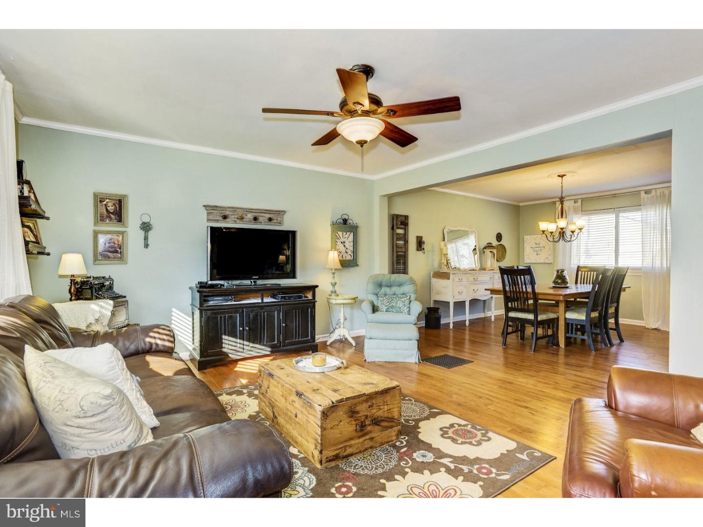 108 Hilltop Road Atco, NJ 08053 - Photo 6 of 25 Living Room