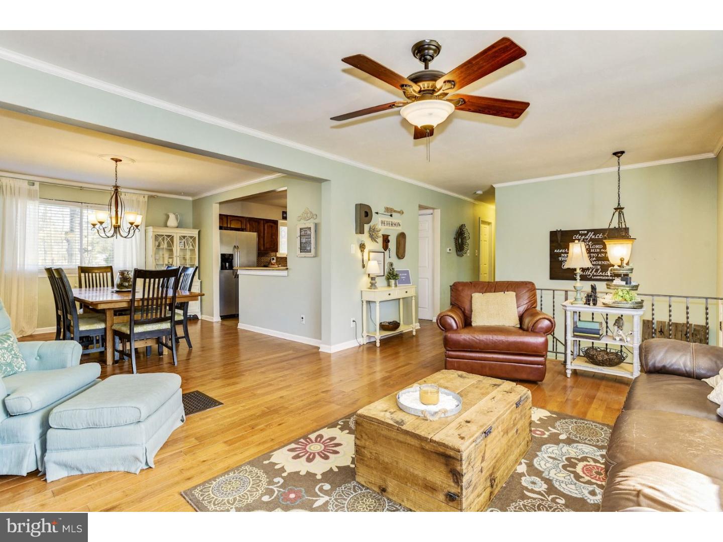 108 Hilltop Road Atco, NJ 08053 - Photo 7 of 25 Living Room