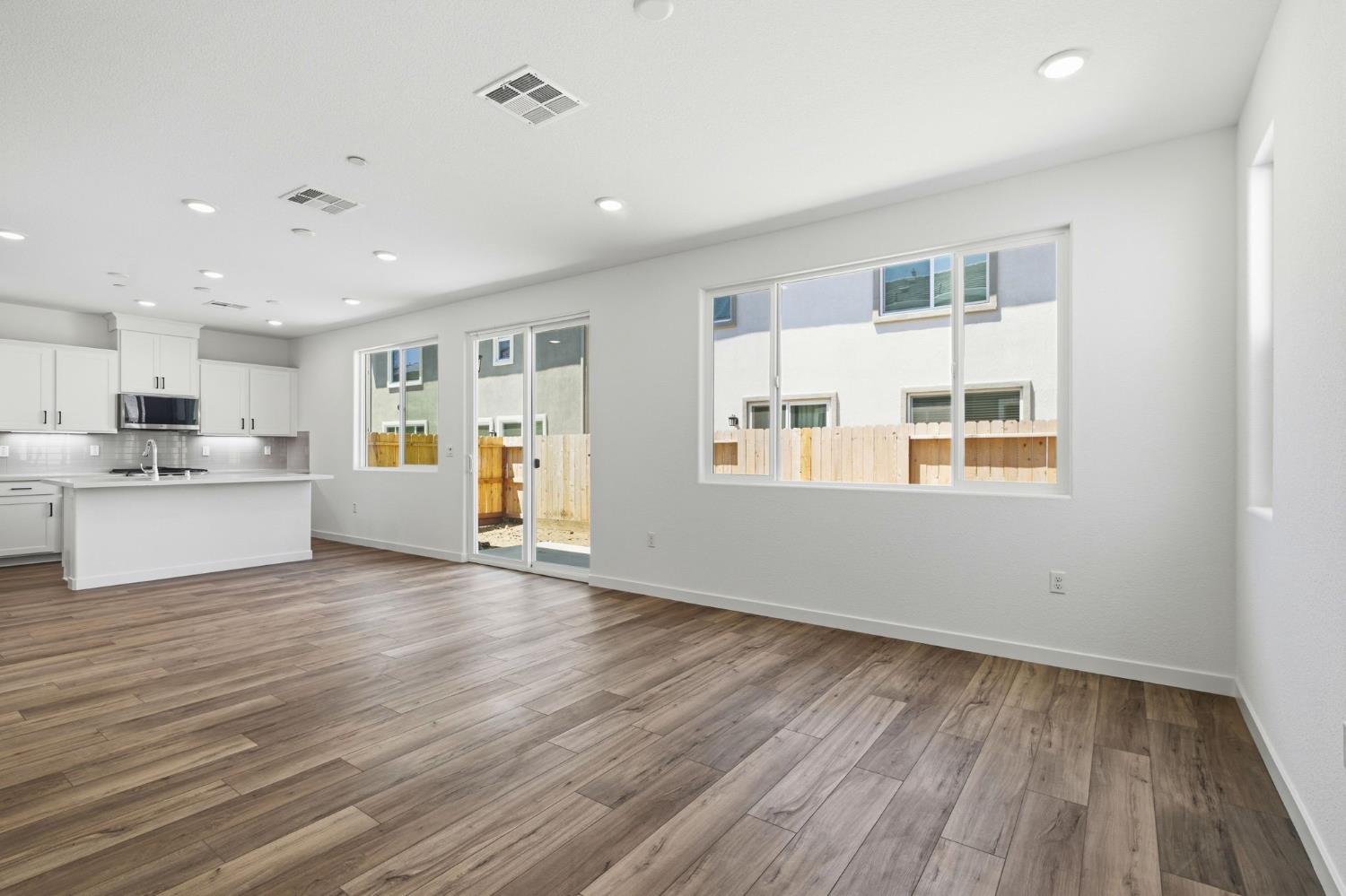 1280 Leonhardt Loop Lincoln, CA 95648 - Photo 4 of 12