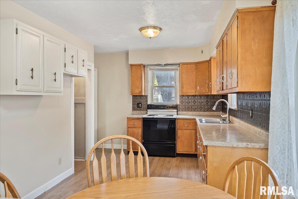 2244 South 9th Street Springfield, IL 62703 - Photo 8 of 43