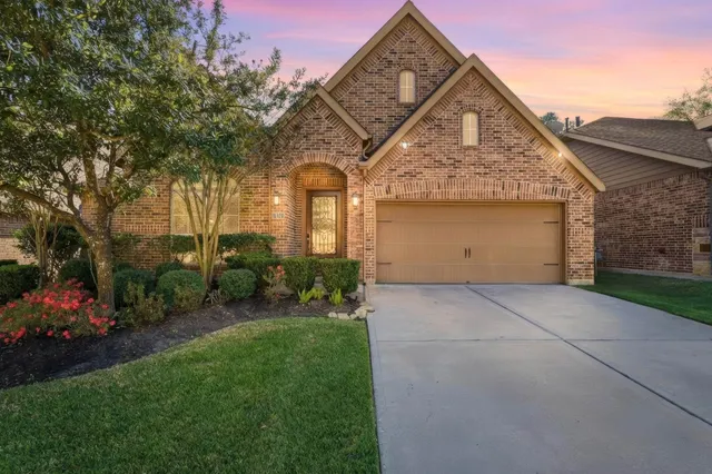 $530,000 | 127 Deerchase Drive, Conroe, TX 77384