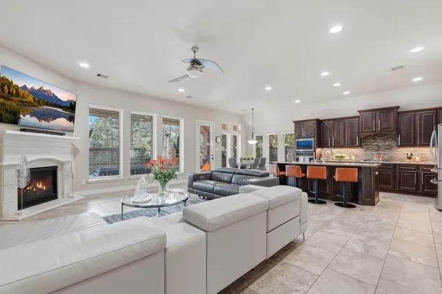 $530,000 | 127 Deerchase Drive, Conroe, TX 77384