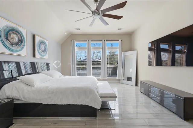 $530,000 | 127 Deerchase Drive, Conroe, TX 77384